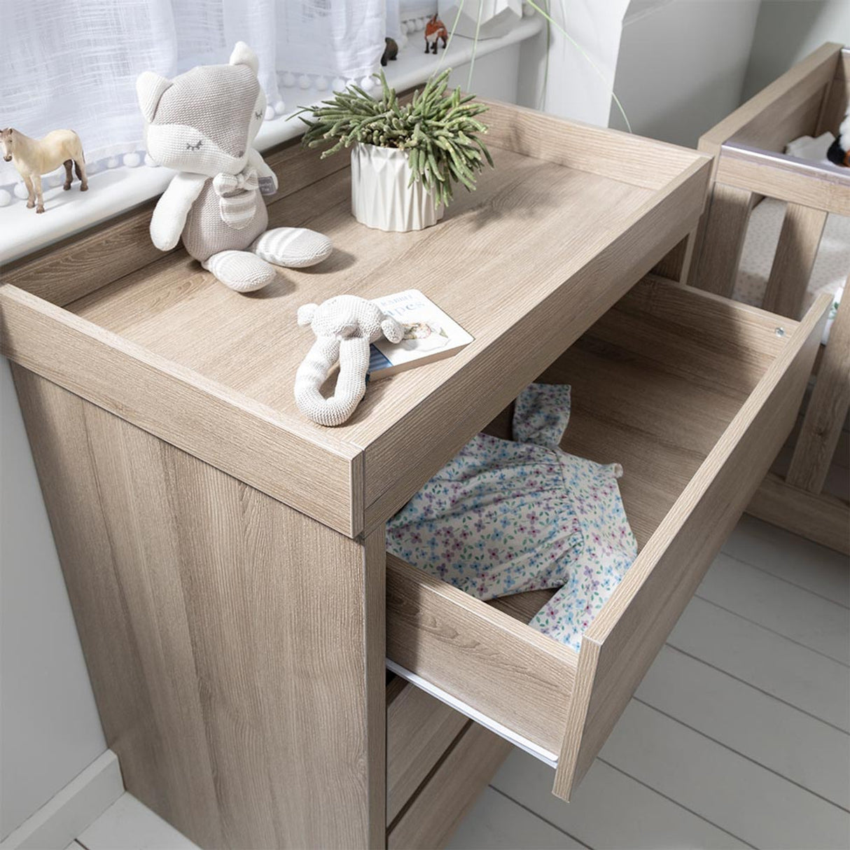 Tutti Bambini Modena Chest Changer / Dresser - Oak