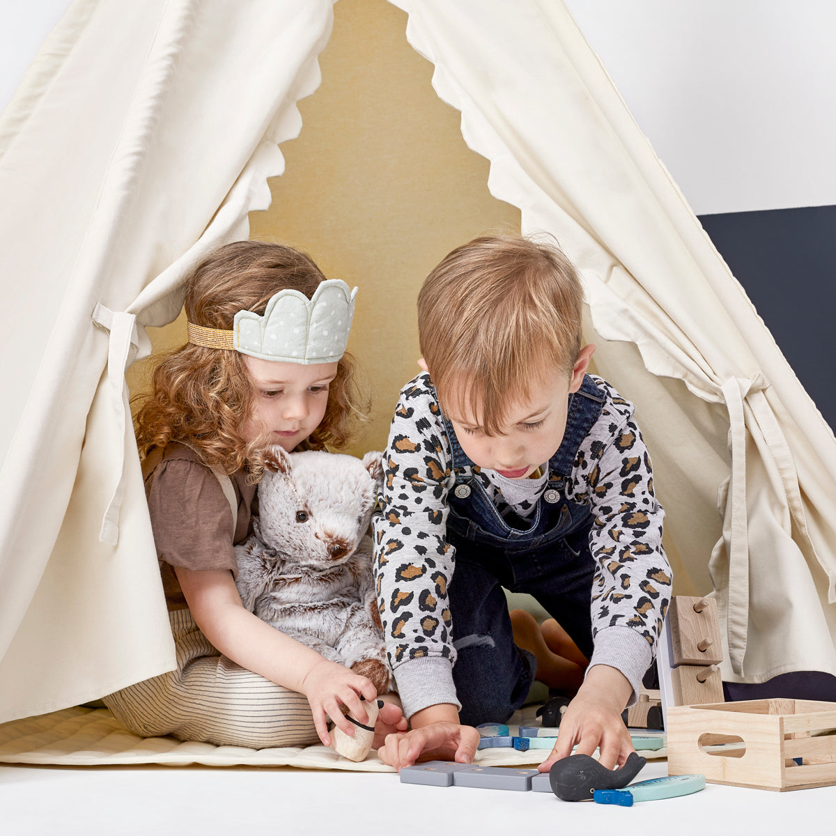 The Little Green Sheep Children's Teepee Play Tent - Linen