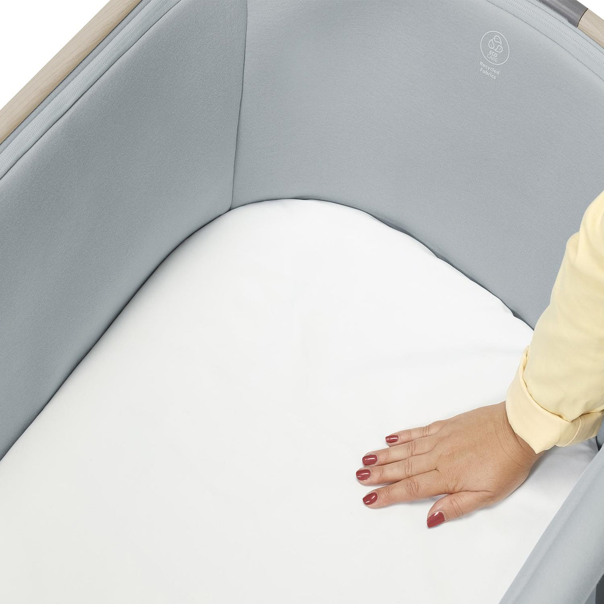 Maxi-Cosi Iora Co-Sleeper Crib – Beyond Grey