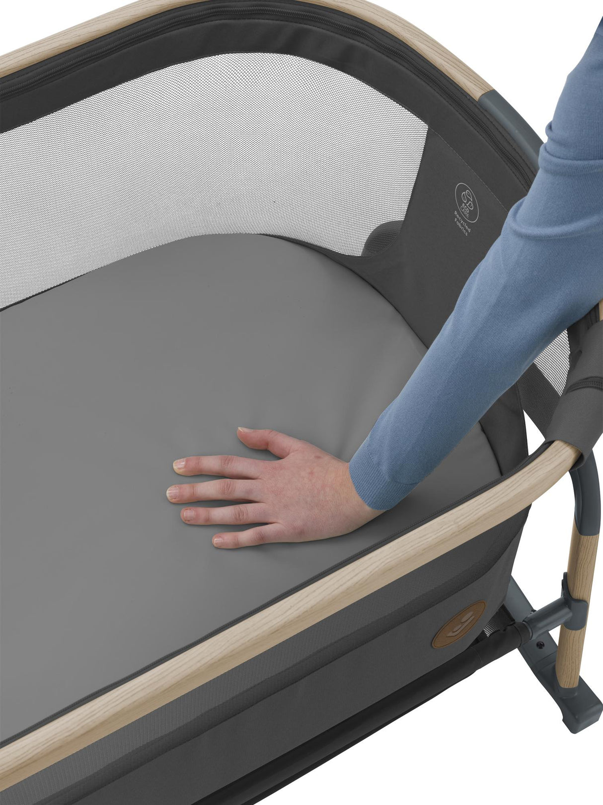 Maxi-Cosi Iora Air Co-Sleeper Crib - Beyond Graphite