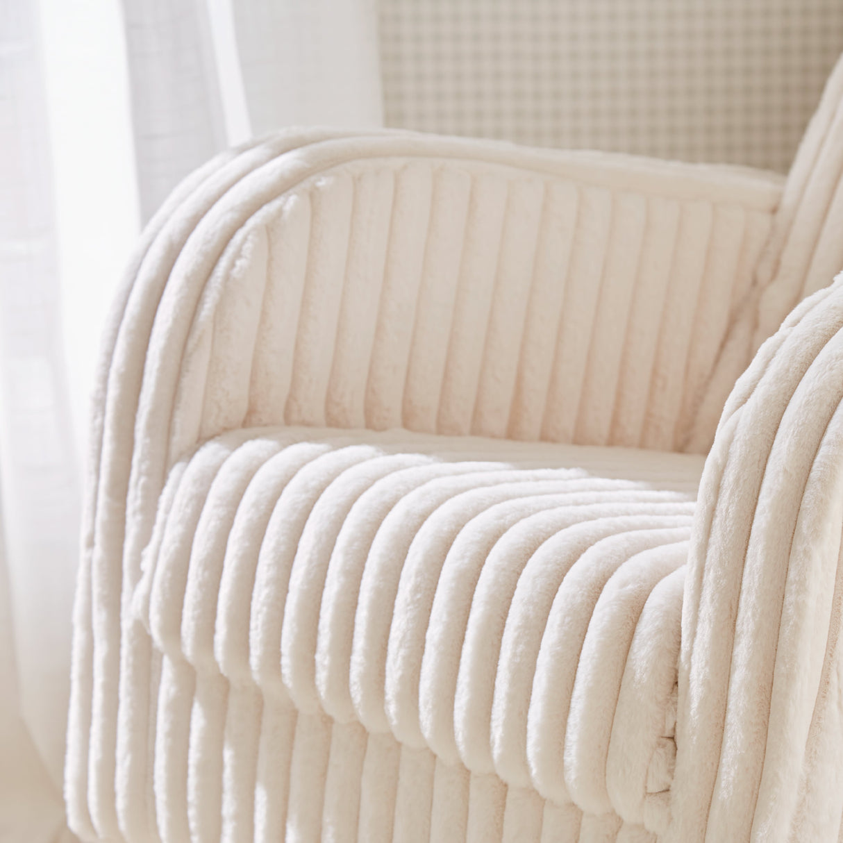 Cuddle Co Etta Faux Fur Nursing Chair - Cream
