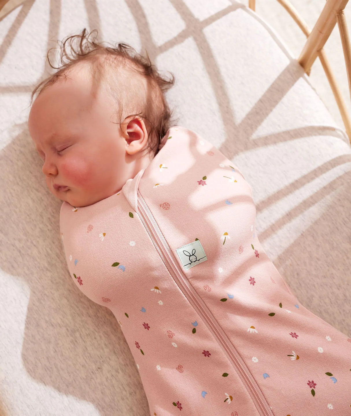 ergoPouch Organic Summer Swaddle Sleeping Bag | 0.2 Tog | 0-3 Months - Daisies
