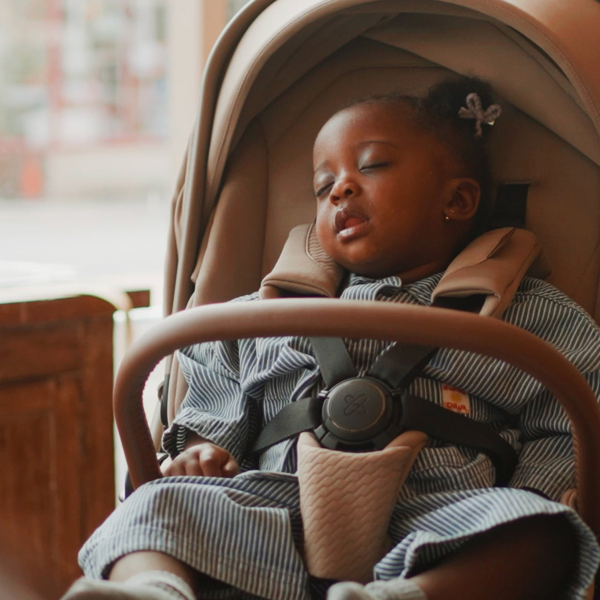 Silver Cross Cove Travel System with Maxi-Cosi Pebble 360 Pro2 & FamilyFix 360 Pro Base – Champagne
