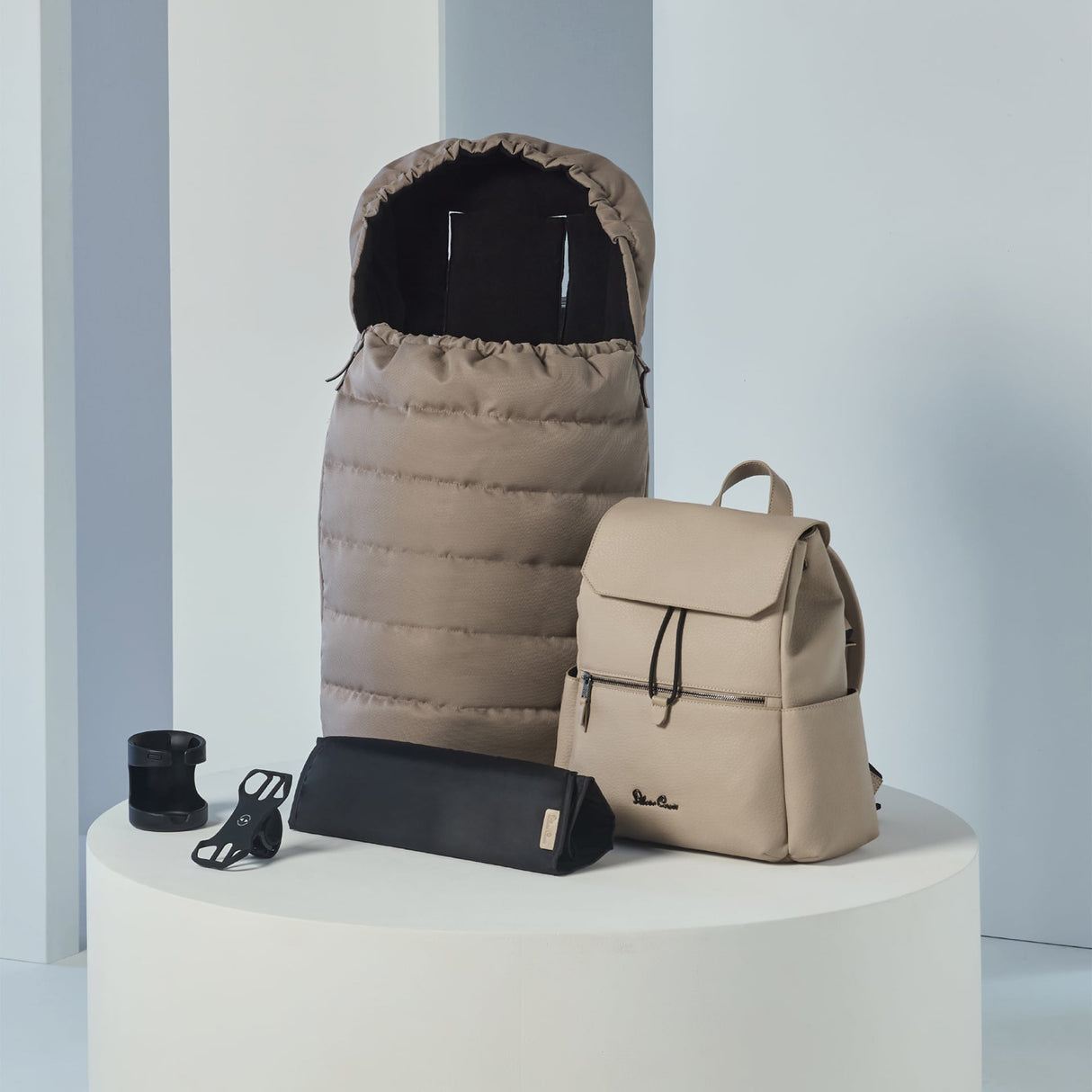 Silver Cross Reef 2 Ultimate Travel System Bundle with Maxi Cosi Pebble Pro2 Car Seat and ISOFIX Base - Mocha