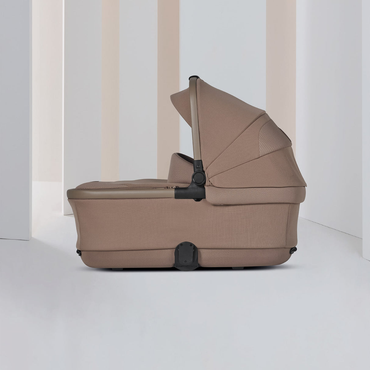 Silver Cross Reef 2 Ultimate Travel System Bundle with Glide Plus 360 Car Seat and ISOFIX Base - Mocha