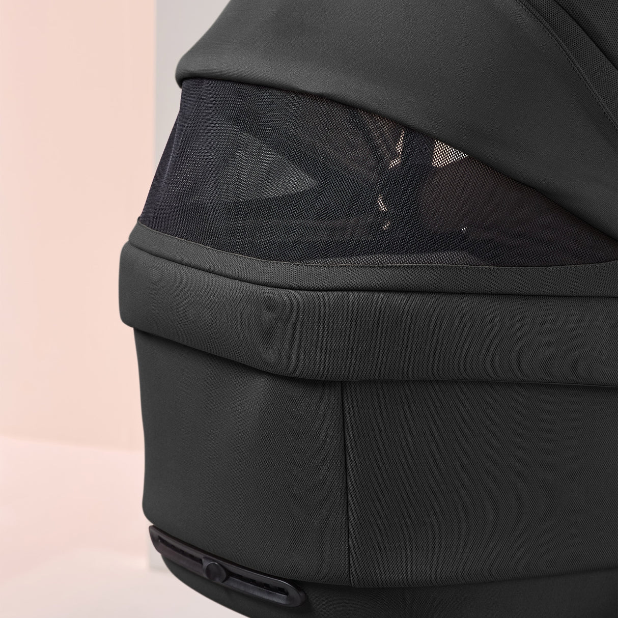 Silver Cross Reef 2 Ultimate Travel System Bundle with Maxi Cosi Pebble Pro2 Car Seat and ISOFIX Base - Space