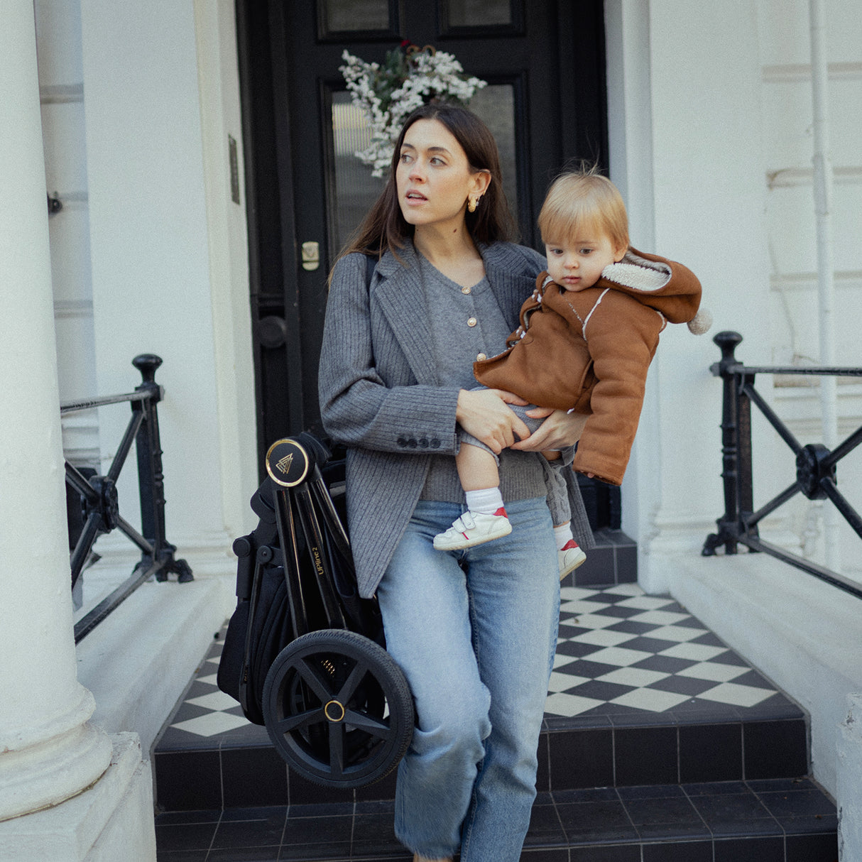 Venicci Upline 2 Travel System with Accessories, Tiago Car Seat & ISOFIX Base - All Black