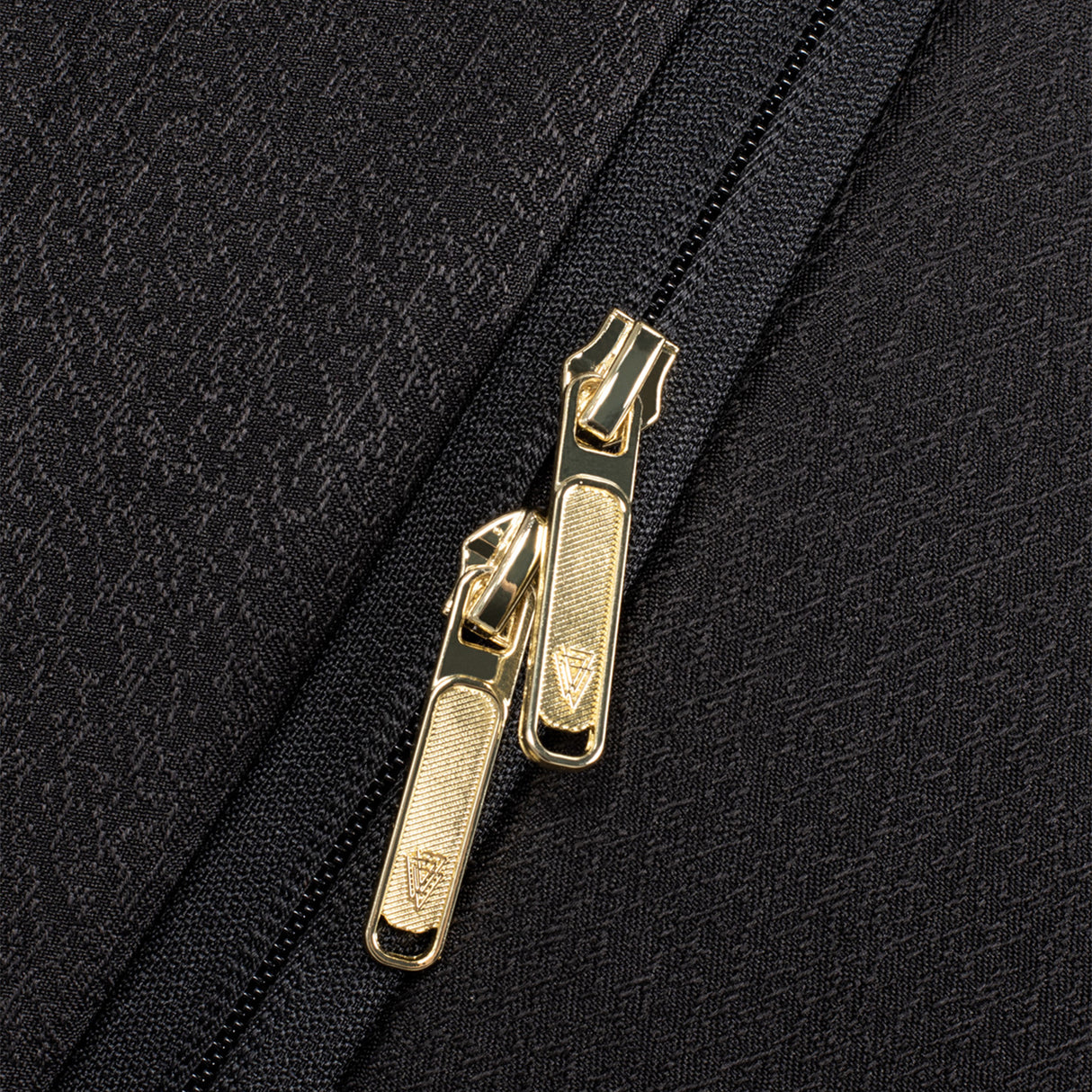 Venicci Upline 2 Travel System with Accessories, Tiago Car Seat & ISOFIX Base - All Black