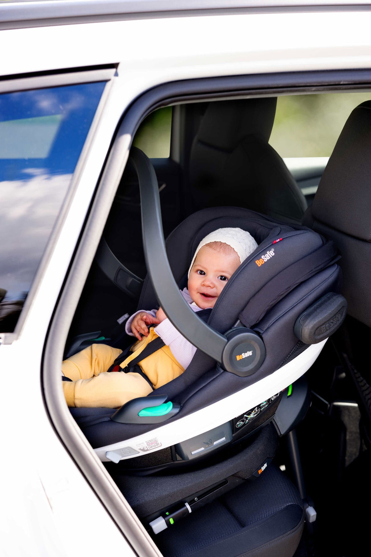 BeSafe Go Beyond i-Size Infant Car Seat - Black Soft Breeze