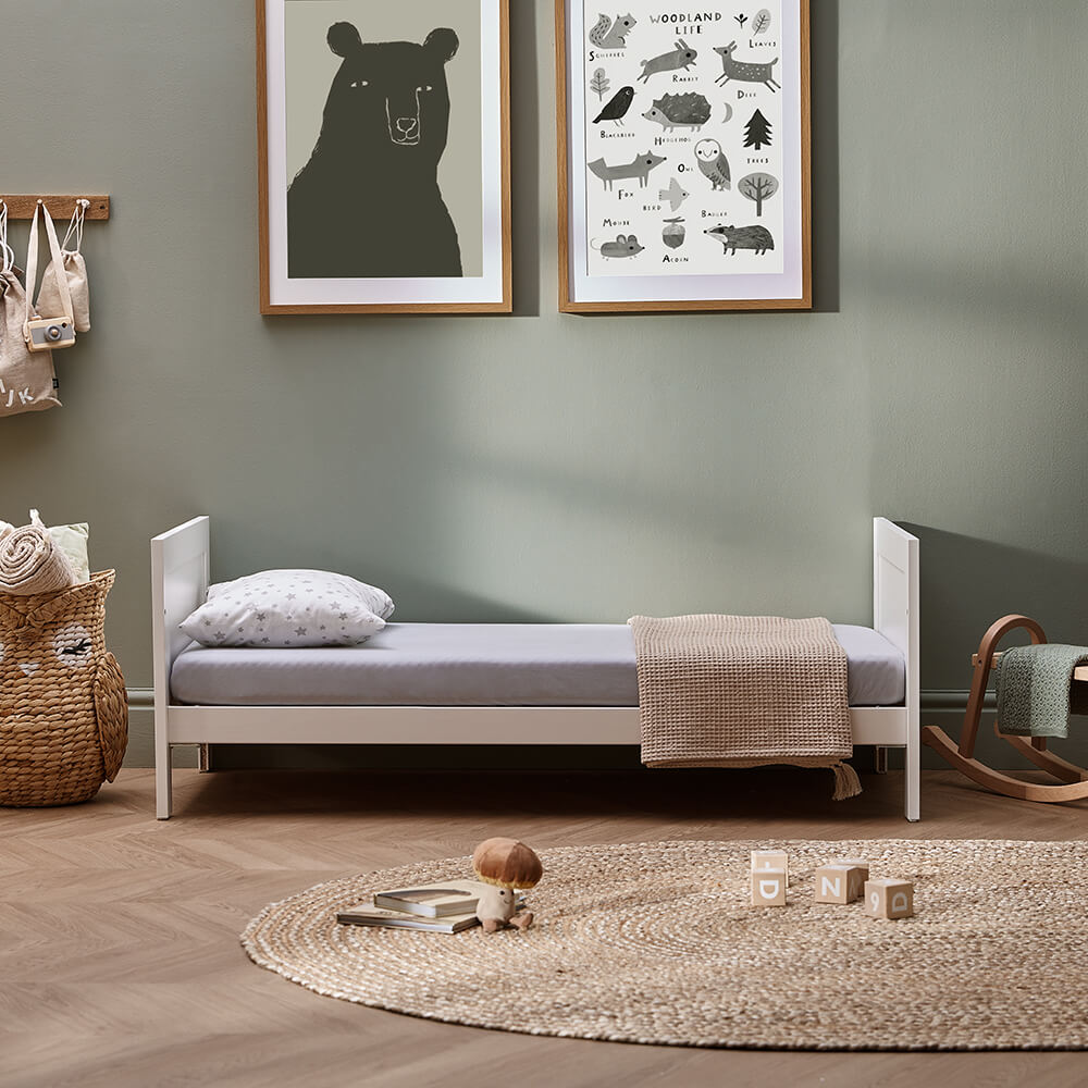 Silver Cross Bromley 2 Piece Nursery Furniture Set with Convertible Cot Bed to Toddler Bed & Dresser - White