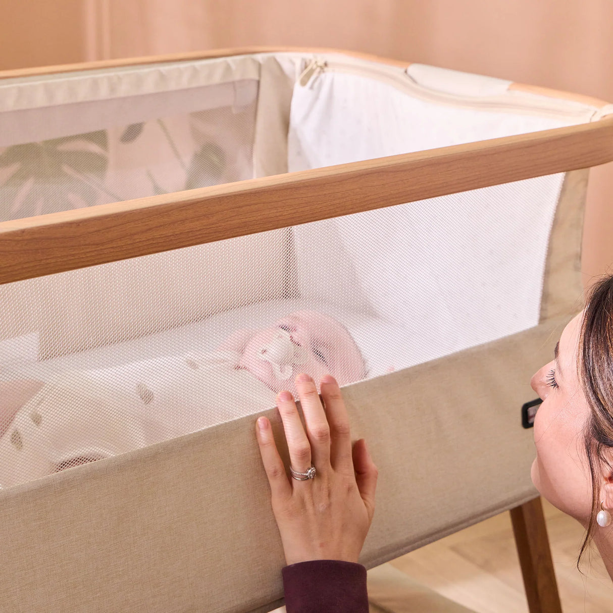 Tutti Bambini Cozee Air Bedside Crib - Scandinavian Walnut & Ecru