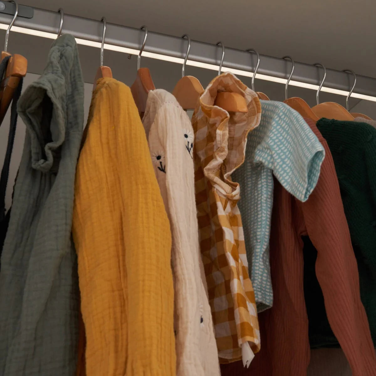 Tutti Bambini Fuori Wardrobe - White / Light Oak