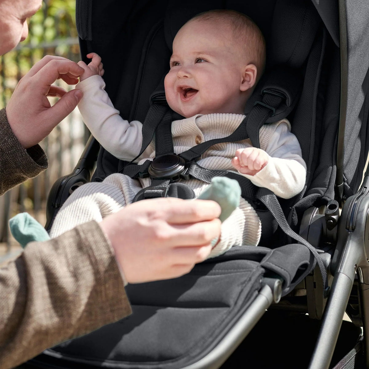 Mamas & Papas Ocarro 2 | Essential Kit (inc Pushchair, Carrycot, Adaptors, Cupholder, Bag, Footmuff, CC Stand) - Eclipse 11