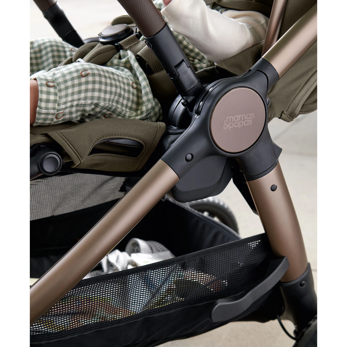 Mamas & Papas Ocarro 2 | Essential Kit (inc Pushchair, Carrycot, Adaptors, Cupholder, Bag, Footmuff, CC Stand) - Evergreen 17