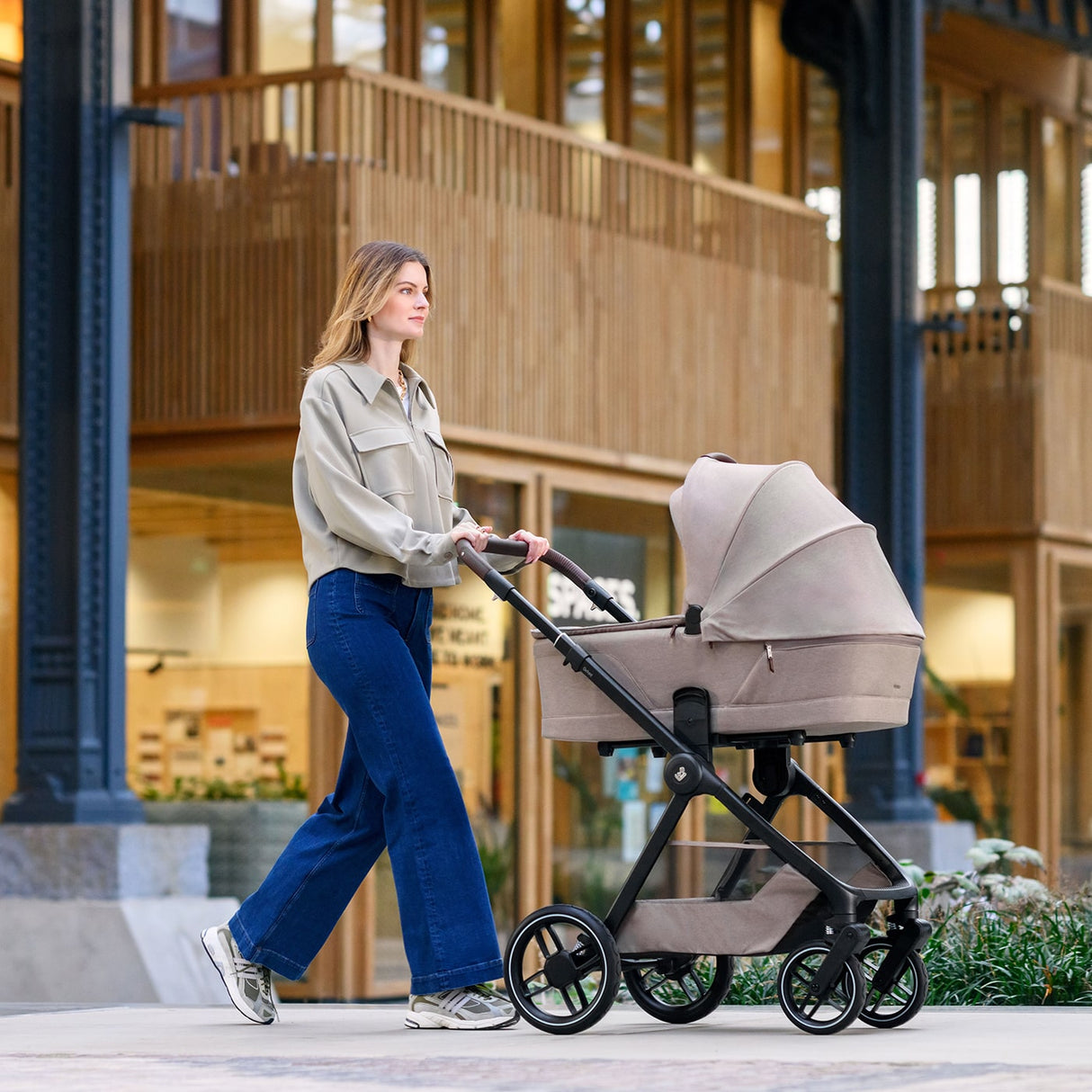 Maxi Cosi Oxford Essential Bundle with Accessories - Twillic Truffle