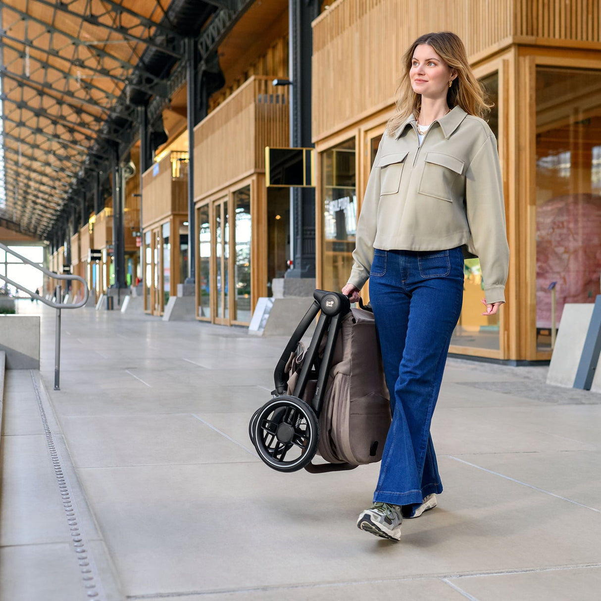 Maxi Cosi Oxford Essential Bundle with Accessories - Twillic Truffle