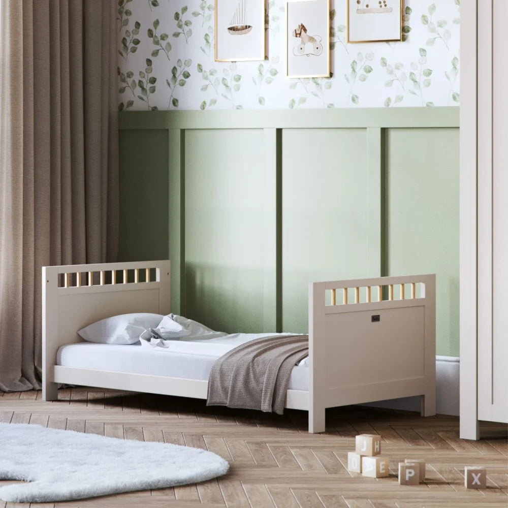 Silver Cross Seville Convertible Cot to Toddler Bed - Cashmere Oak