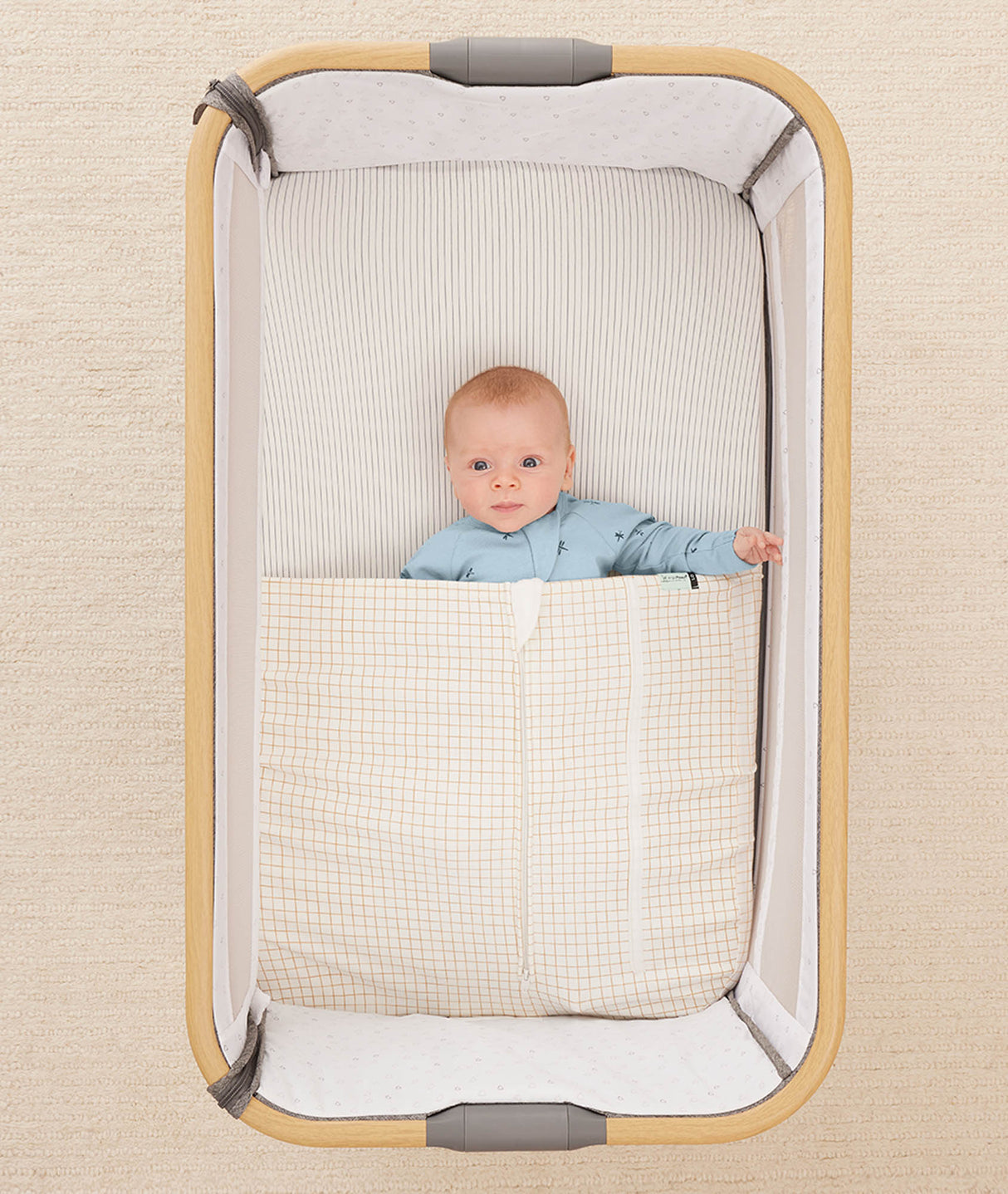 ergoPouch Organic Crib All Year/Winter HugMe Blanket | 1.0-2.5 Tog - Caramel Grid