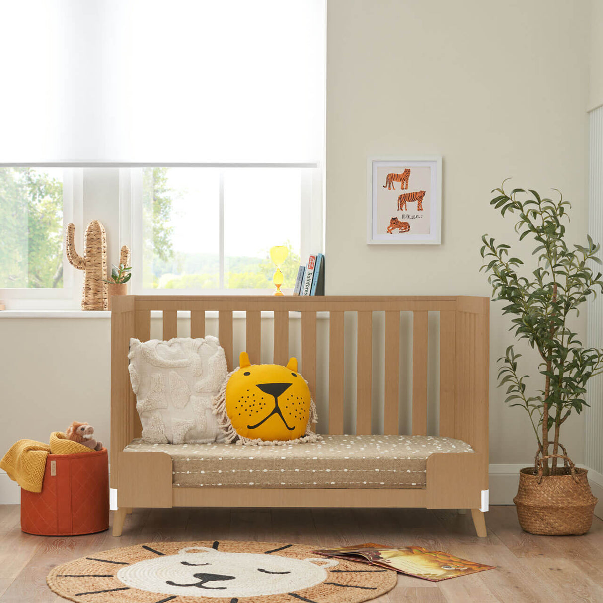 Tutti Bambini Hygge Mini Cot Bed - White/Light Oak