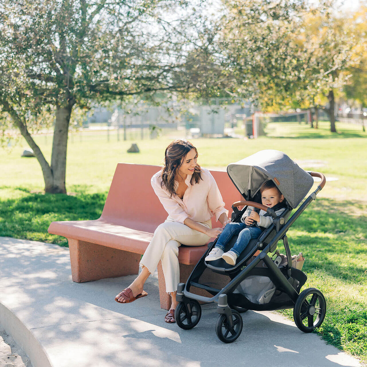 UPPAbaby VISTA V3 Travel System with BeSafe Go Beyond Car Seat and ISOFIX Base - Greyson