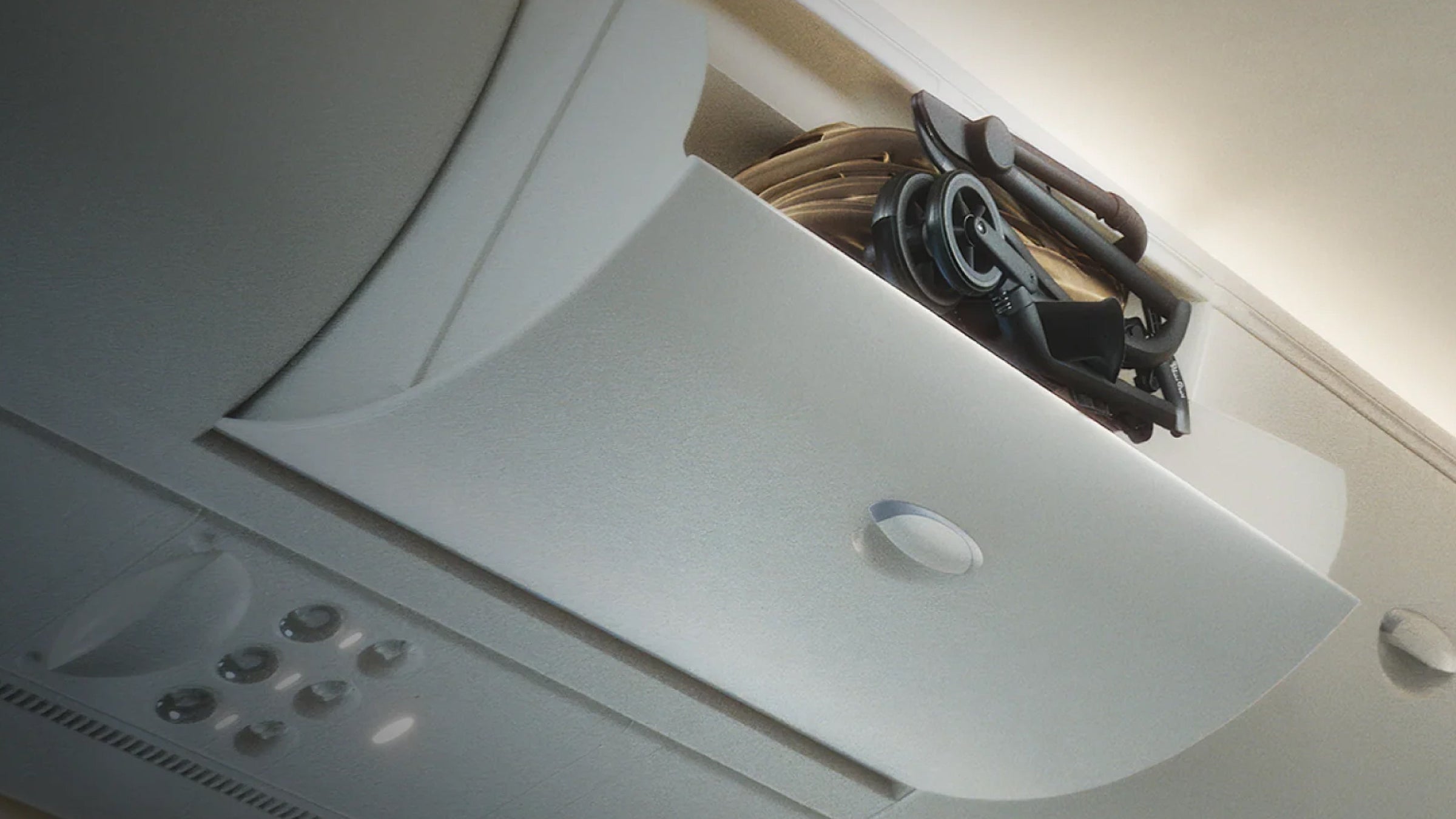 Silver Cross Nia Launches in the UK – Compact Luxury Redefined