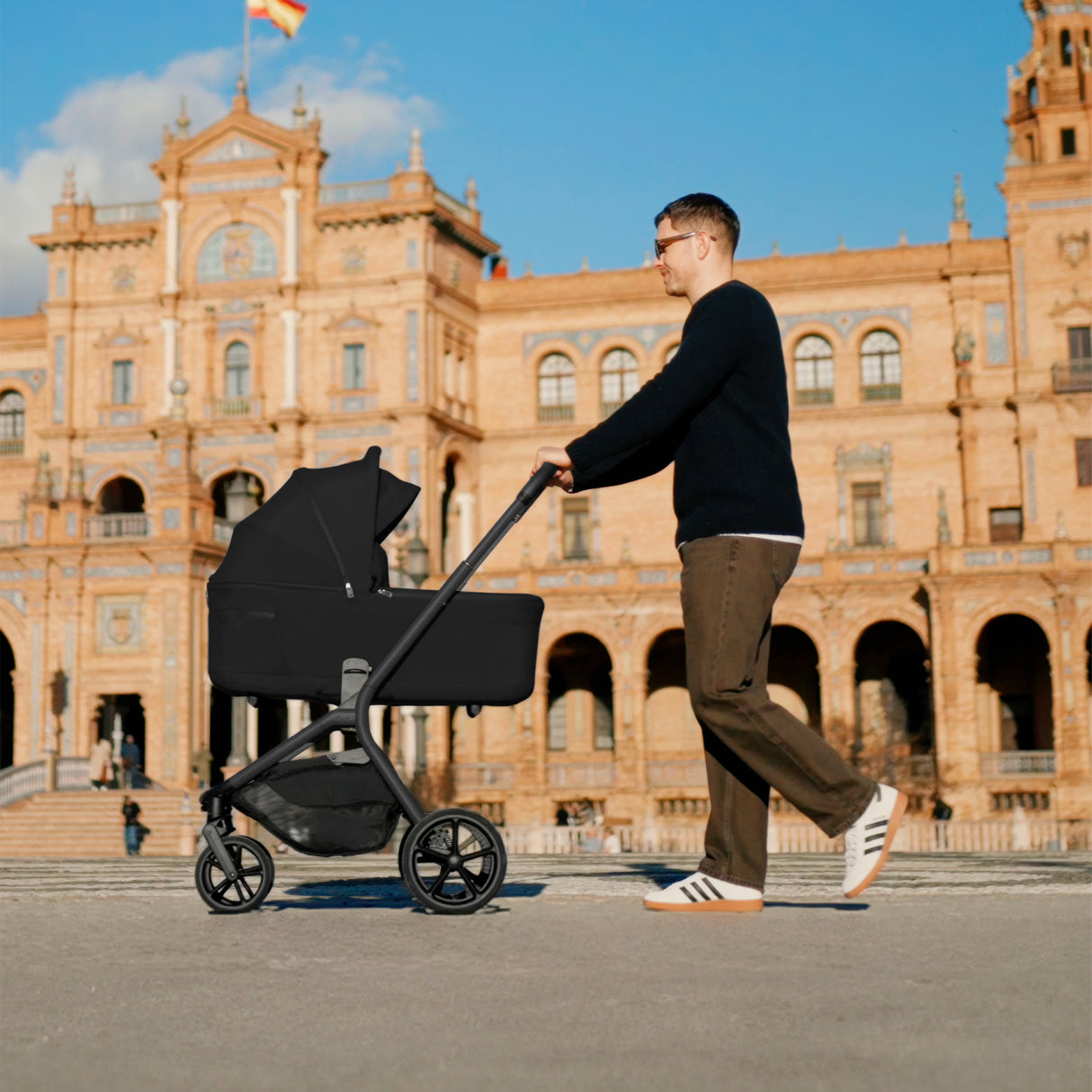 Silver Cross Breez Ultimate Travel System with Glide Plus 360 and ISOFIX Base - Onyx