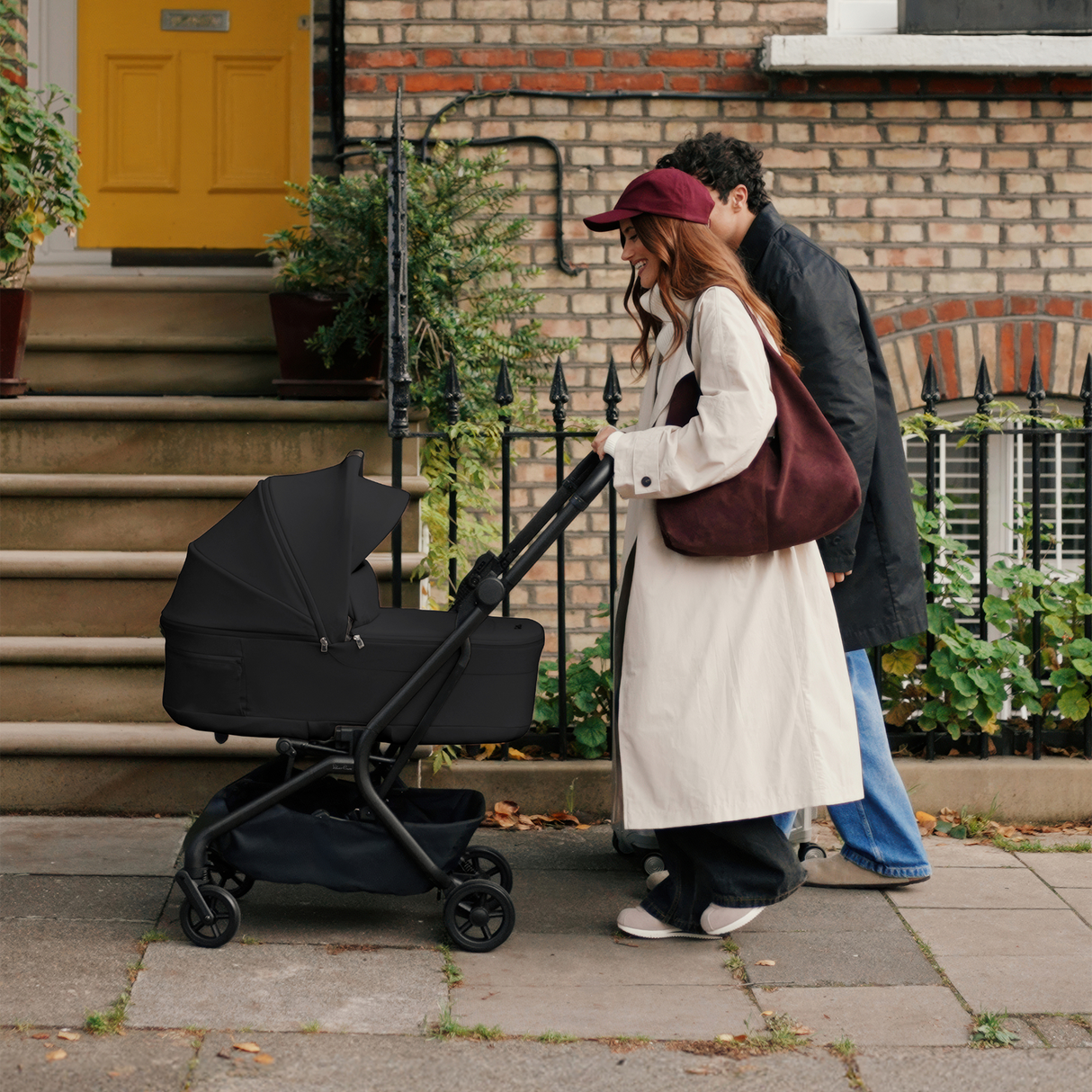 Silver Cross Nia Travel System with Glide 360 Plus Car Seat & ISOFIX Base - Onyx