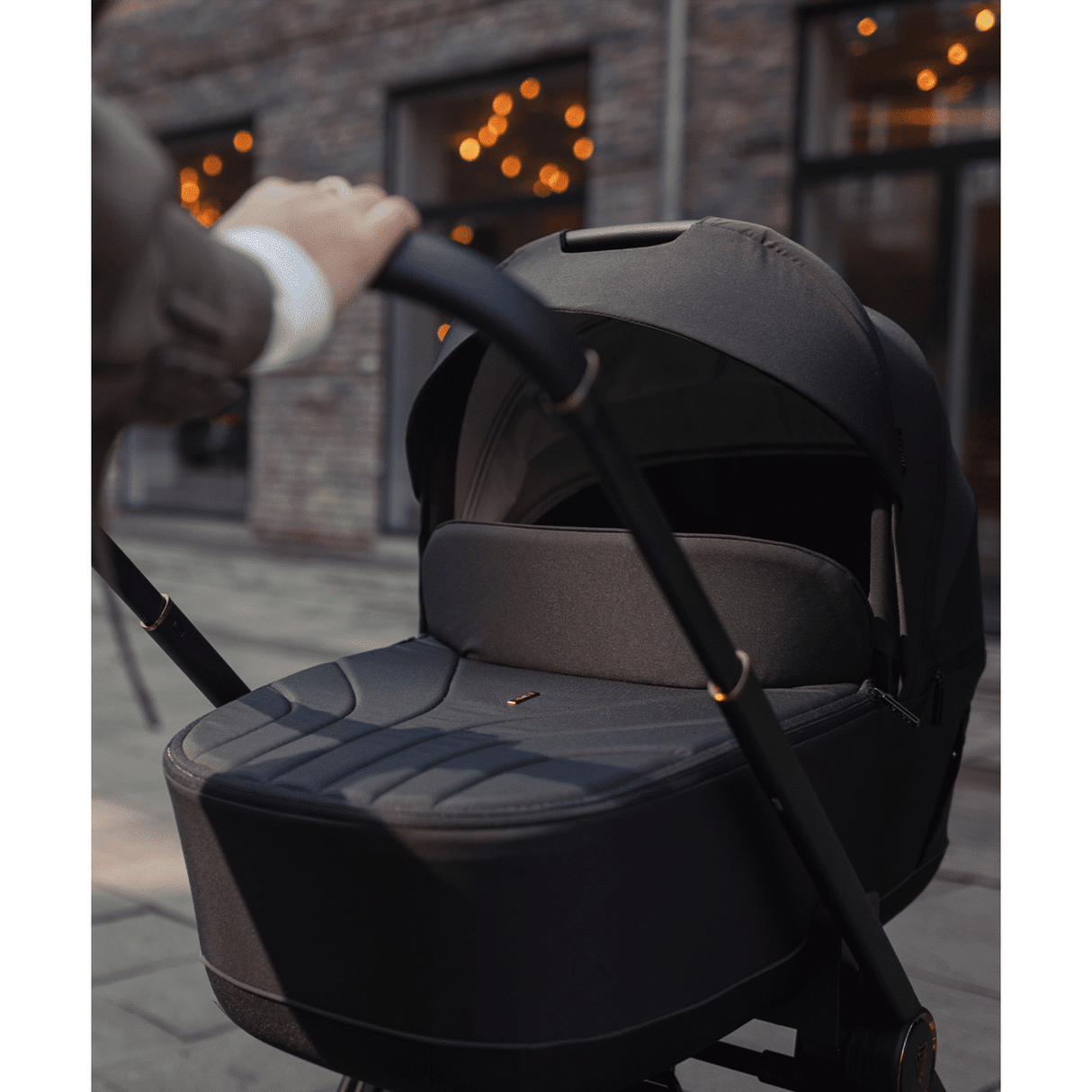 Venicci Claro Travel System Bundle with Accessories, Cybex Cloud T & ISOFIX Base - Noir