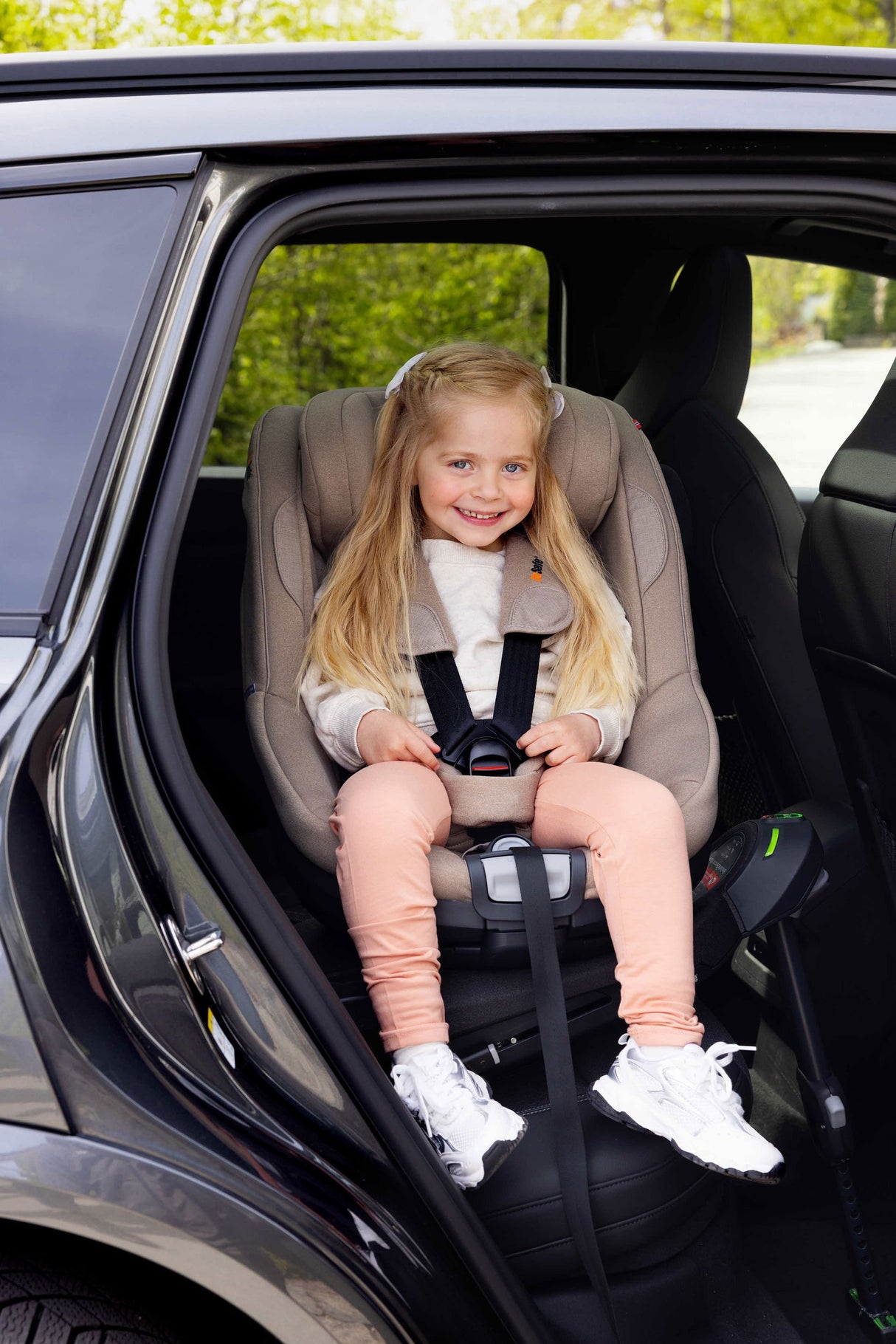 BeSafe Beyond 2 Car Seat - Dark Sand Soft Breeze