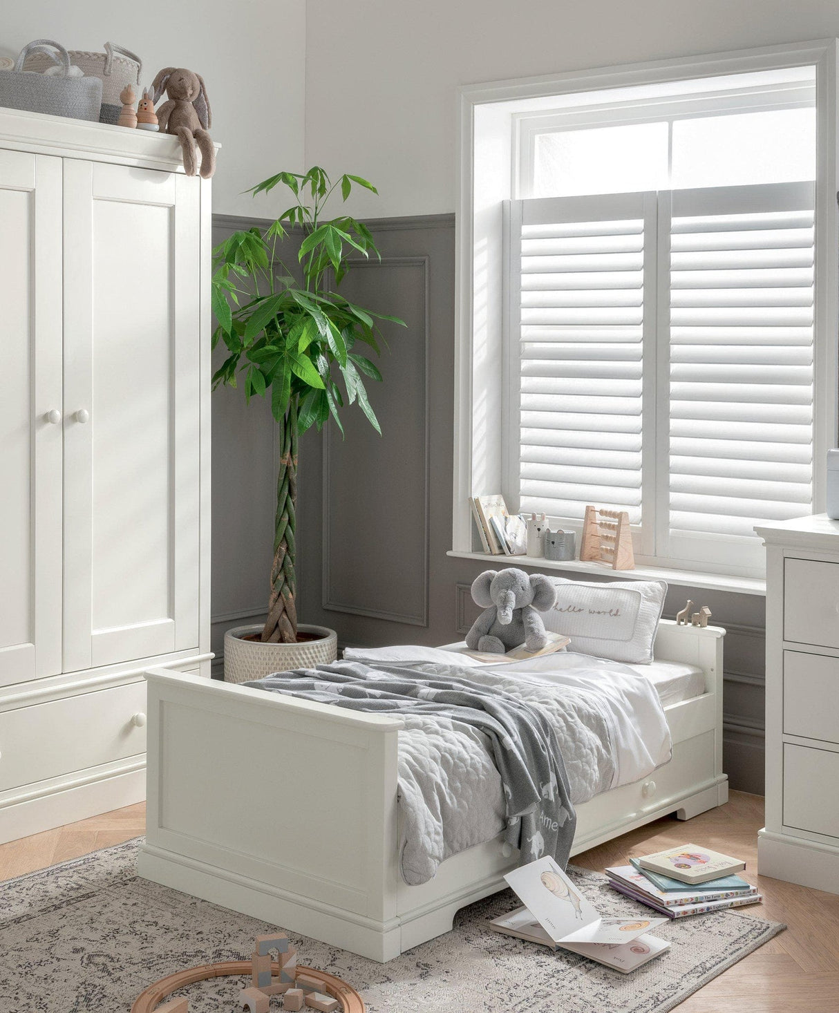 Mamas & Papas Oxford 2 Piece Nursery Furniture Set with Cot Bed and Dresser - White