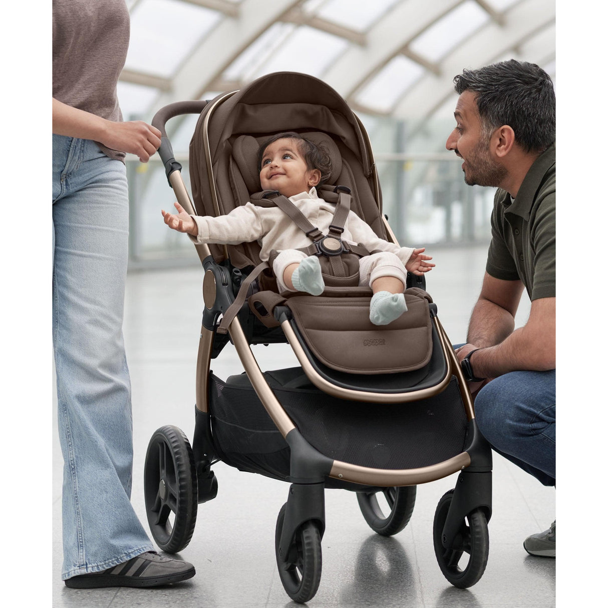 Mamas & Papas Ocarro 2 | Essential Kit (inc Pushchair, Carrycot, Adaptors, Cupholder, Bag, Footmuff, CC Stand) - Crema 12