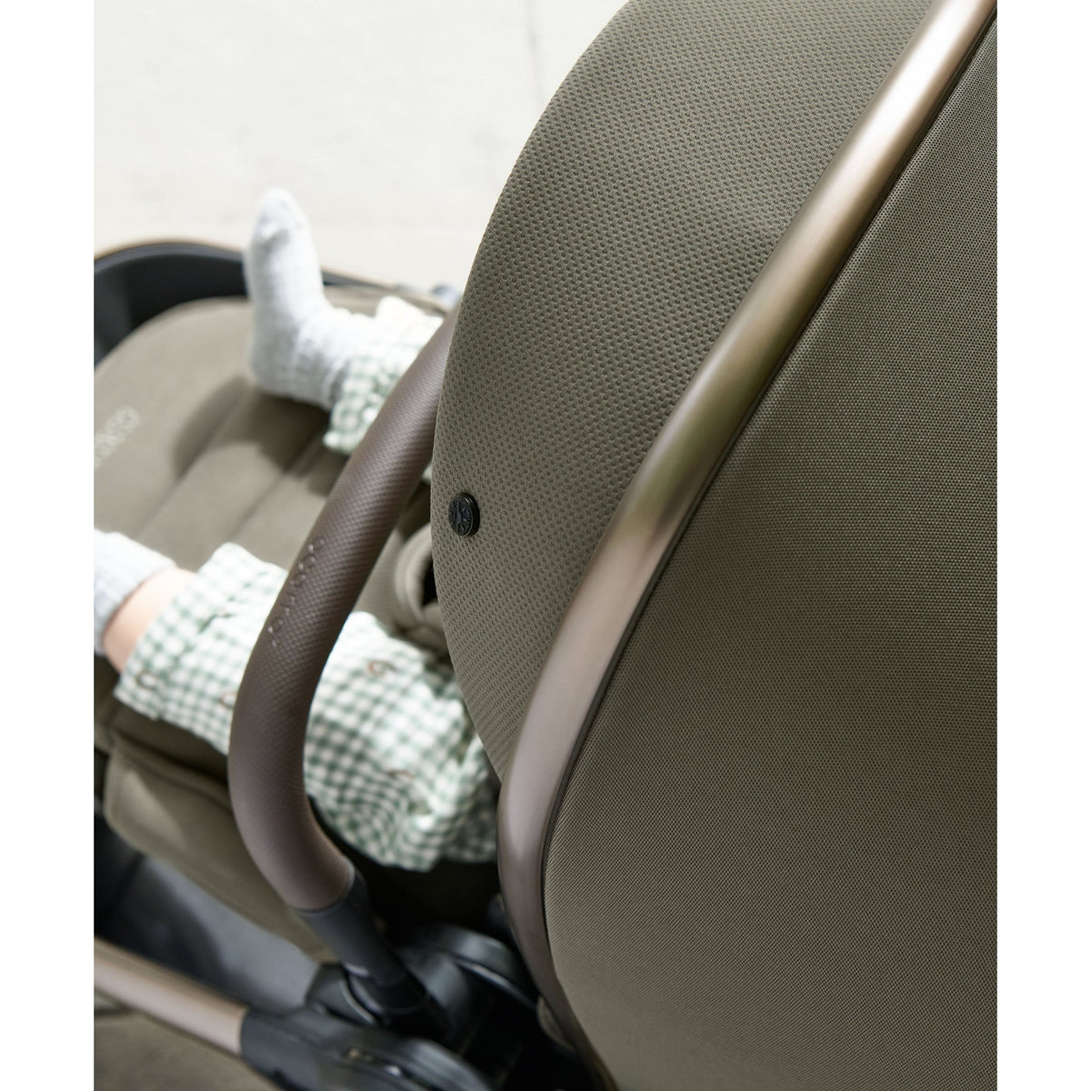 Mamas & Papas Ocarro 2 | Essential Kit (inc Pushchair, Carrycot, Adaptors, Cupholder, Bag, Footmuff, CC Stand) - Evergreen 16