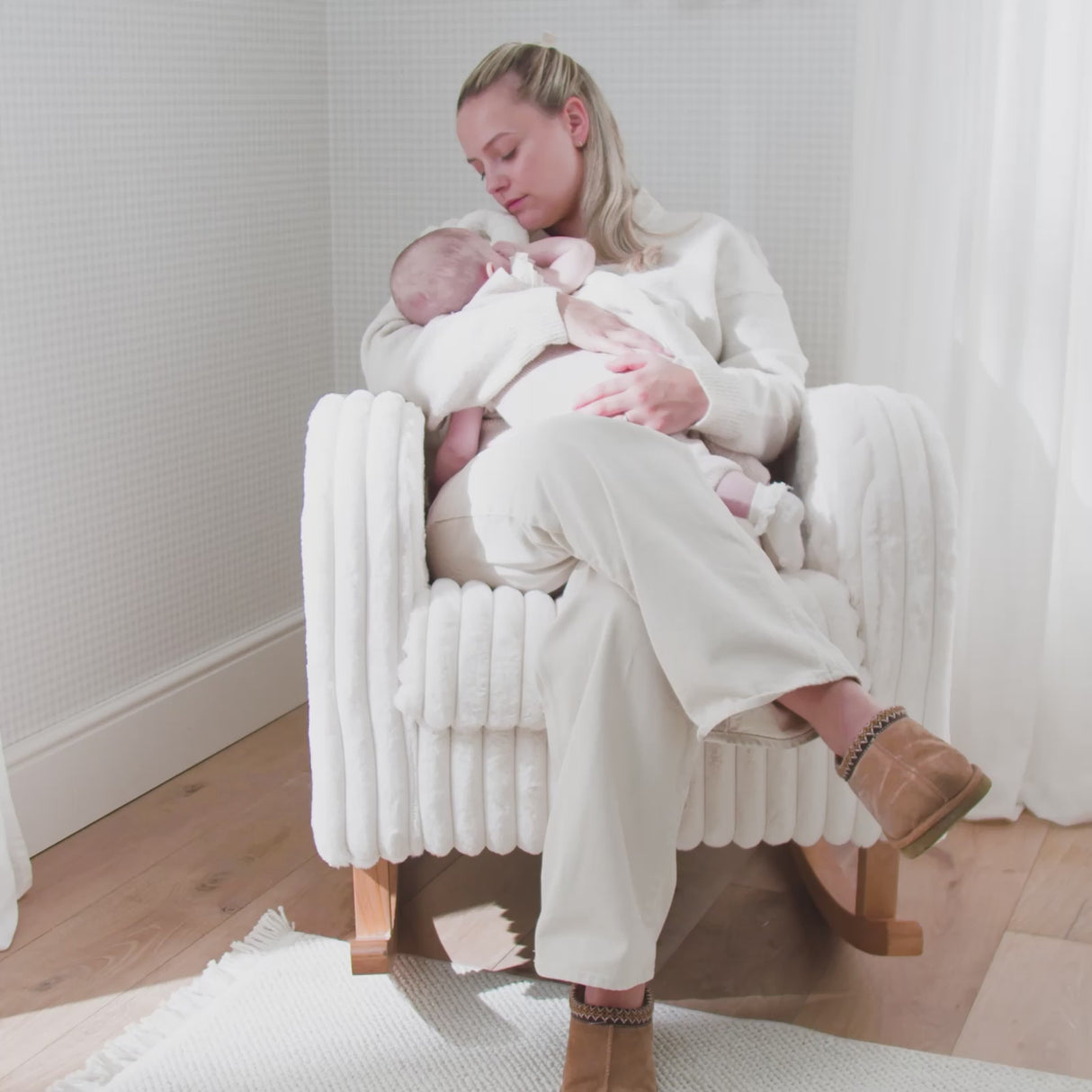Cuddle Co Etta Faux Fur Nursing Chair - Cream