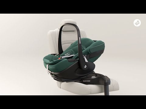 Silver Cross Reef 2 Ultimate Travel System Bundle with Maxi Cosi Pebble Pro2 Car Seat and ISOFIX Base - Mocha