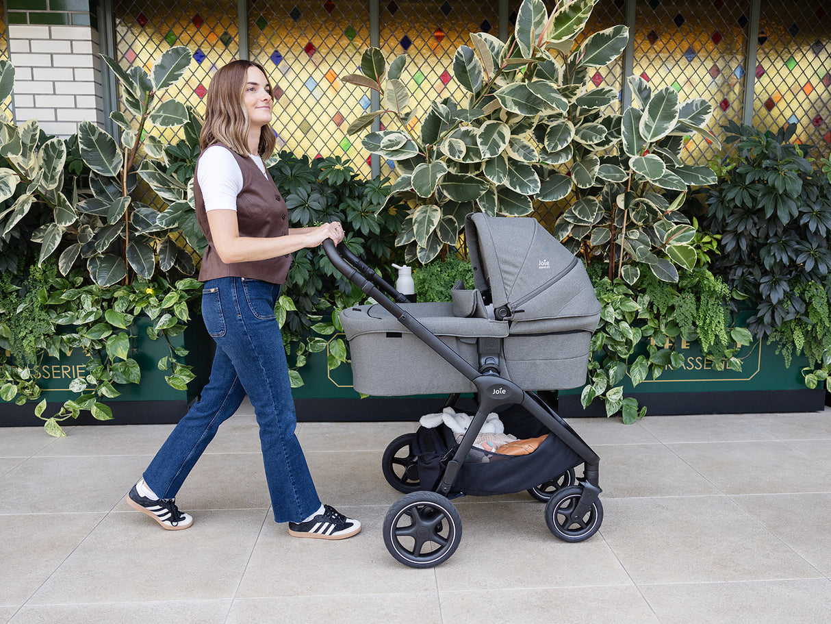 Joie Finiti Flex Travel Ready Bundle with i-Level Pro Car Seat and ISOFIX Base - Maple