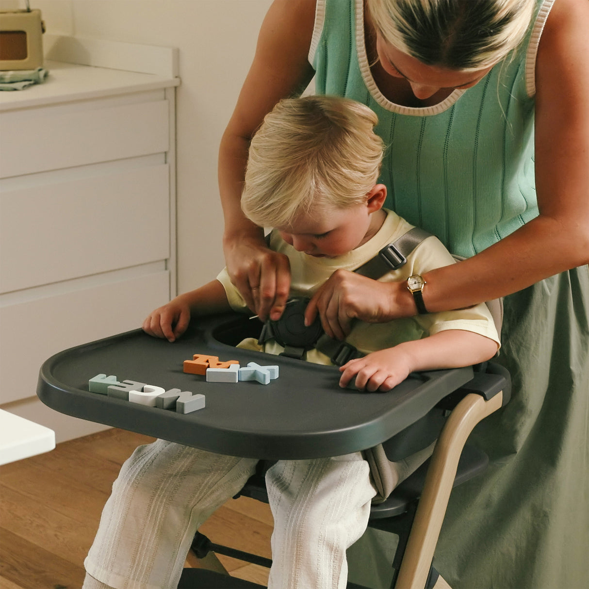 Silver Cross Nest & Nuture | Highchair - Biscuit 2